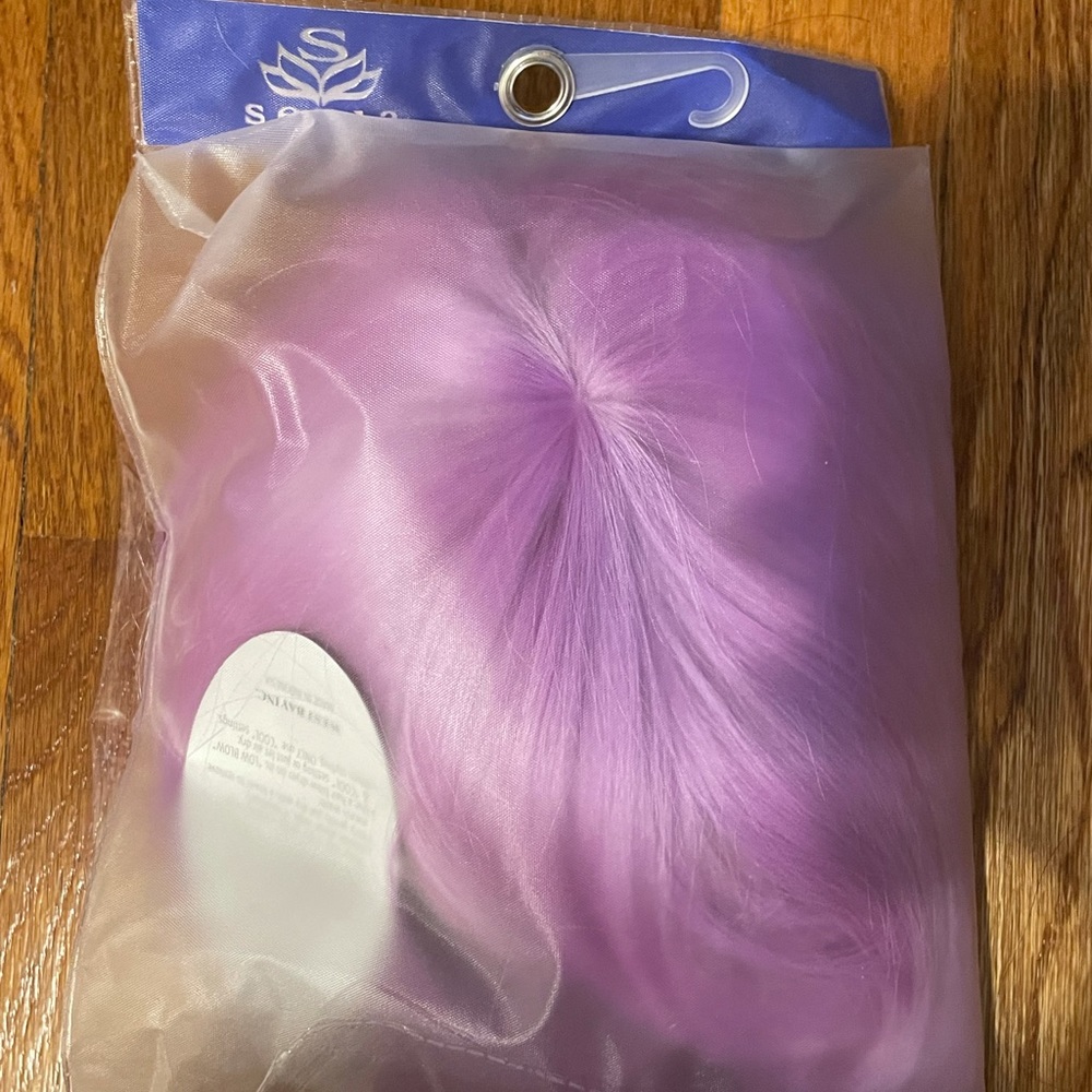 Violet wig - Picture 2 of 2